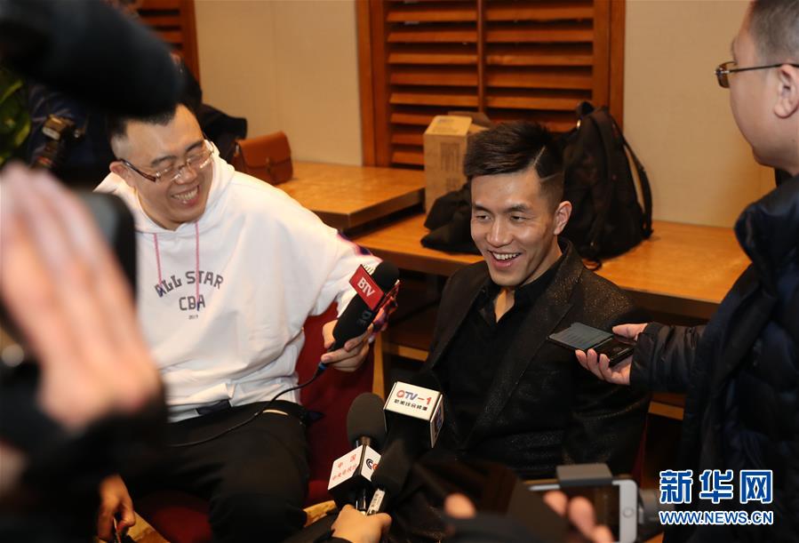他与乔尔
